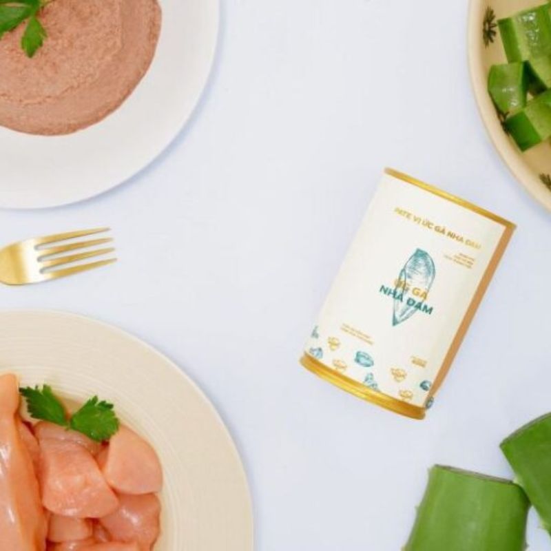 Pate ức gà nha đam - bữa ăn dinh dưỡng cho mèo.
